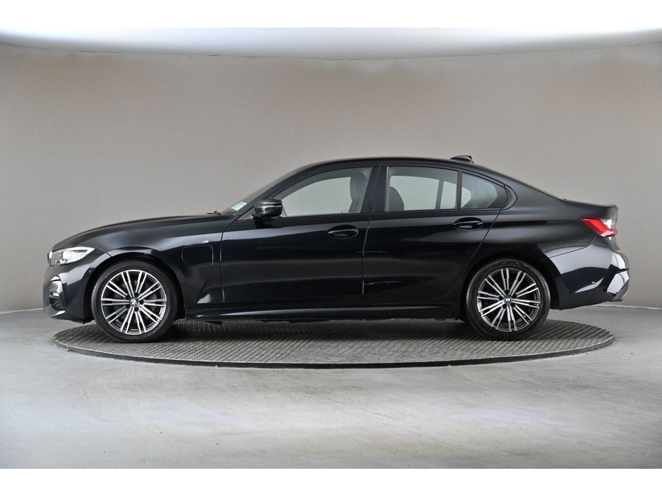 2020 BMW 3 Series - image 11