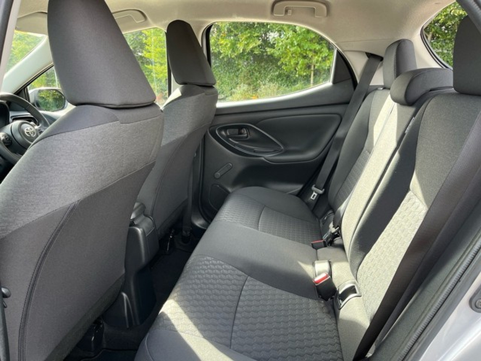 2023 Toyota Yaris - image 7