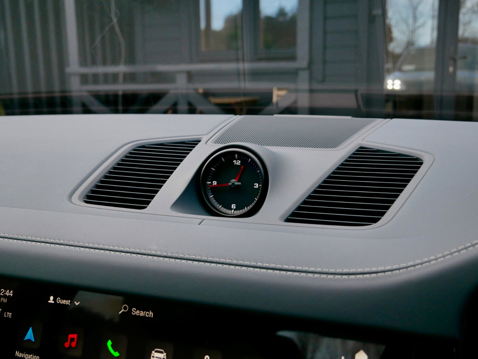 2023 Porsche Cayenne 3.0 V6 E-Hybrid 4WD Auto €87,950