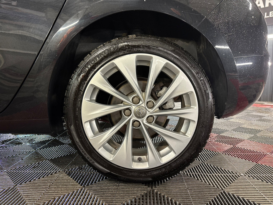 2017 Opel Astra - image 18