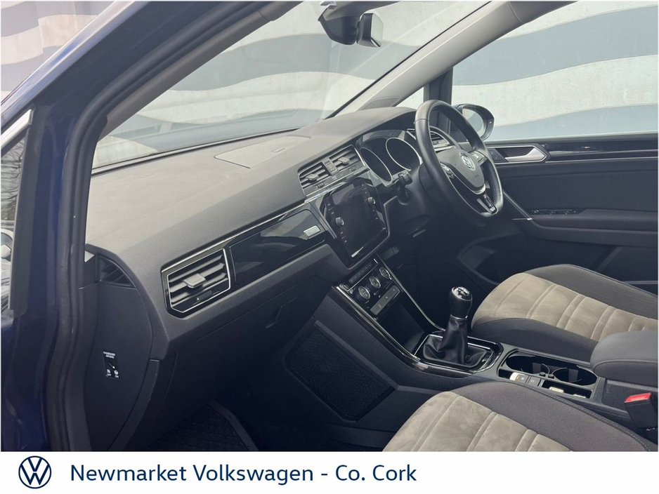 2019 Volkswagen Touran - image 4