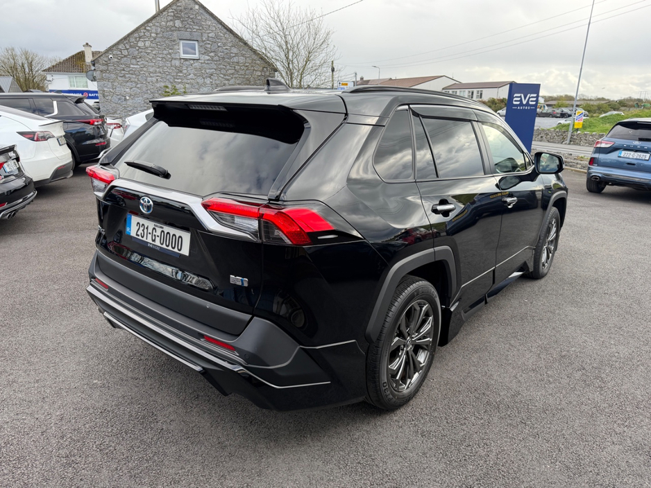 2023 Toyota Rav4 - image 8