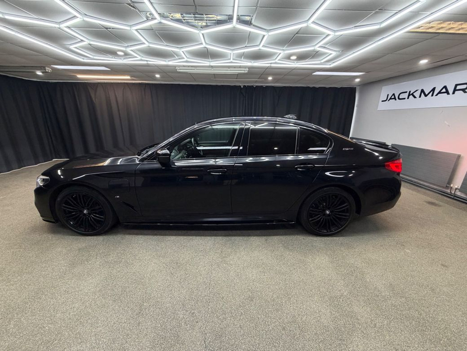 2019 BMW 5 Series - image 6