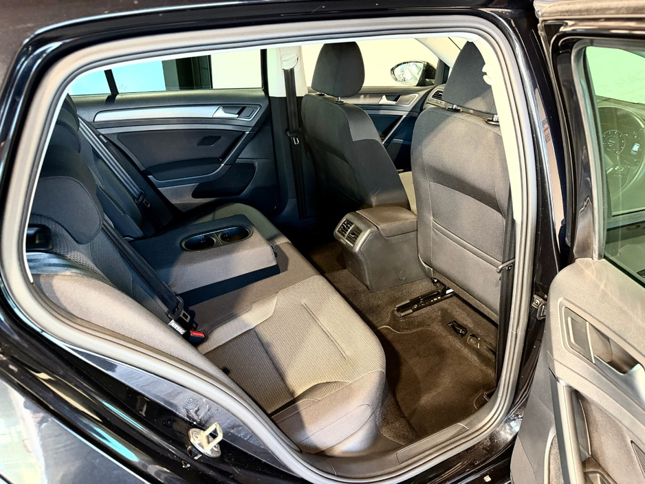 2019 Volkswagen Golf - image 9
