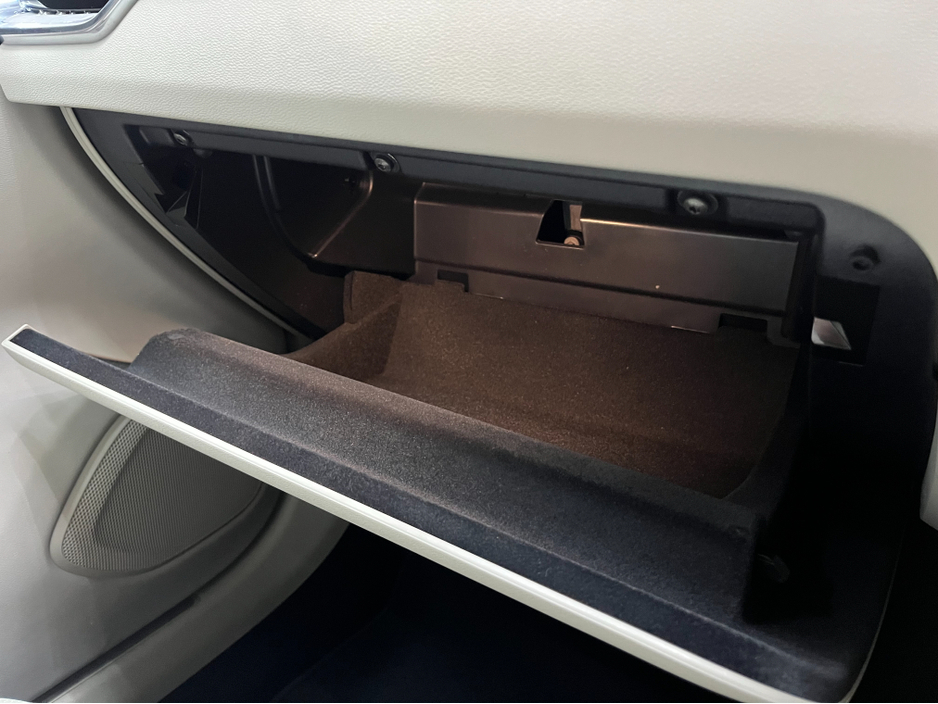 2024 Volvo V60 - image 22