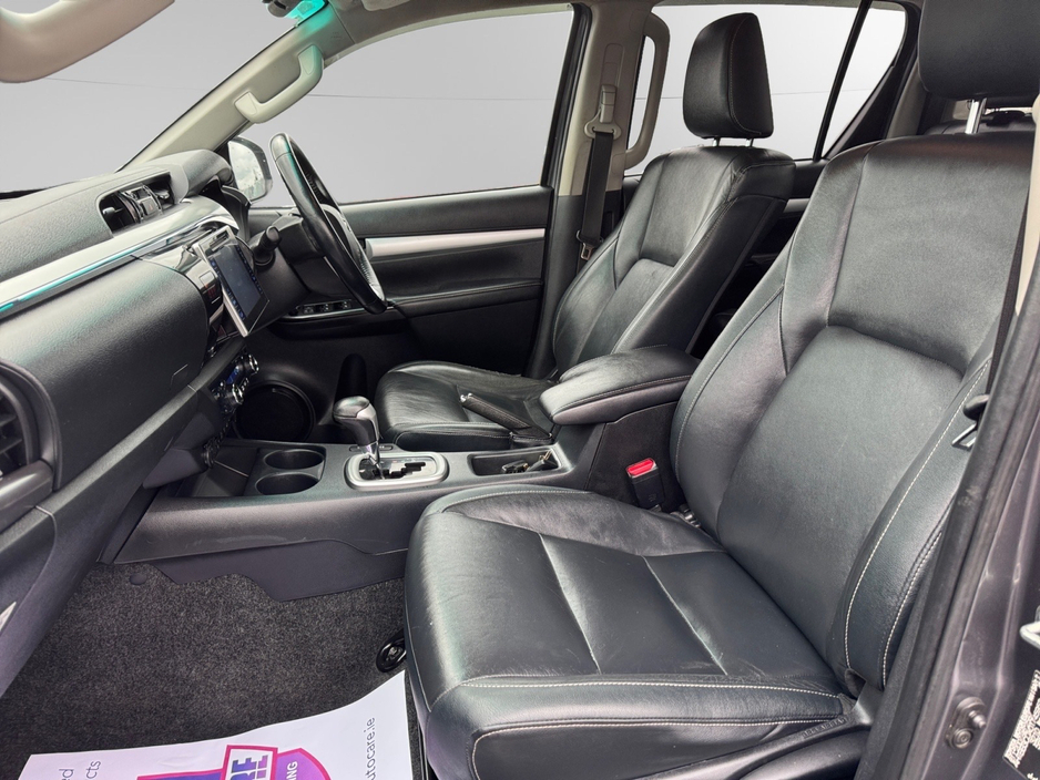 2018 Toyota Hilux - image 12