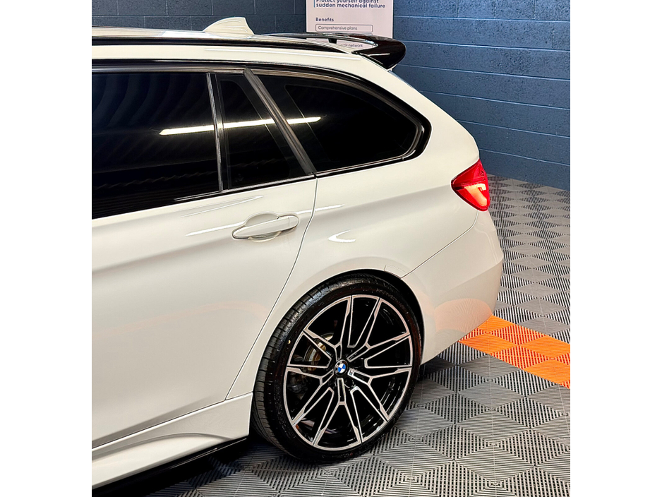 2016 BMW 3 Series - image 25