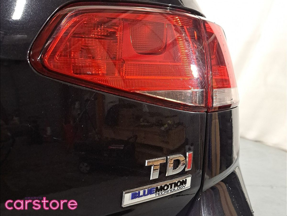 2016 Volkswagen Golf - image 19