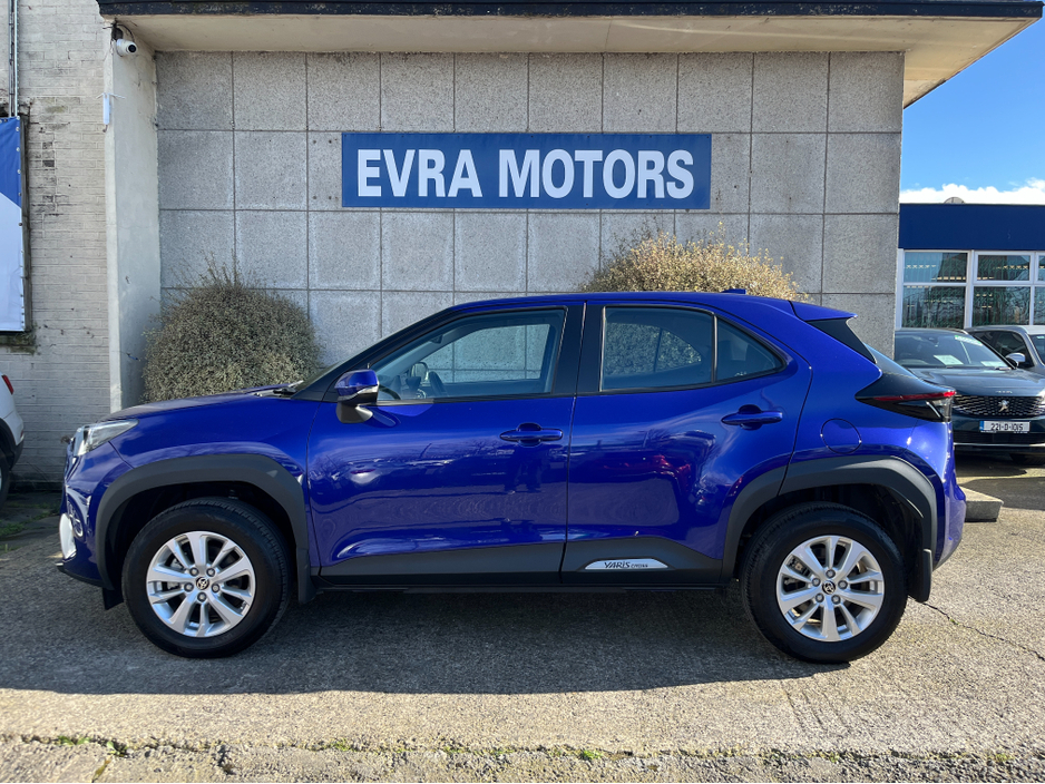 2024 Toyota Yaris - image 6