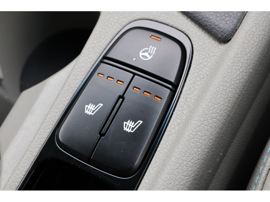 2020 Kia Niro - image 10