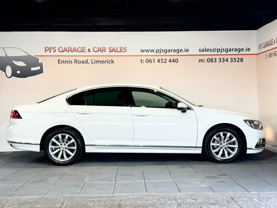 2017 Volkswagen Passat - image 4