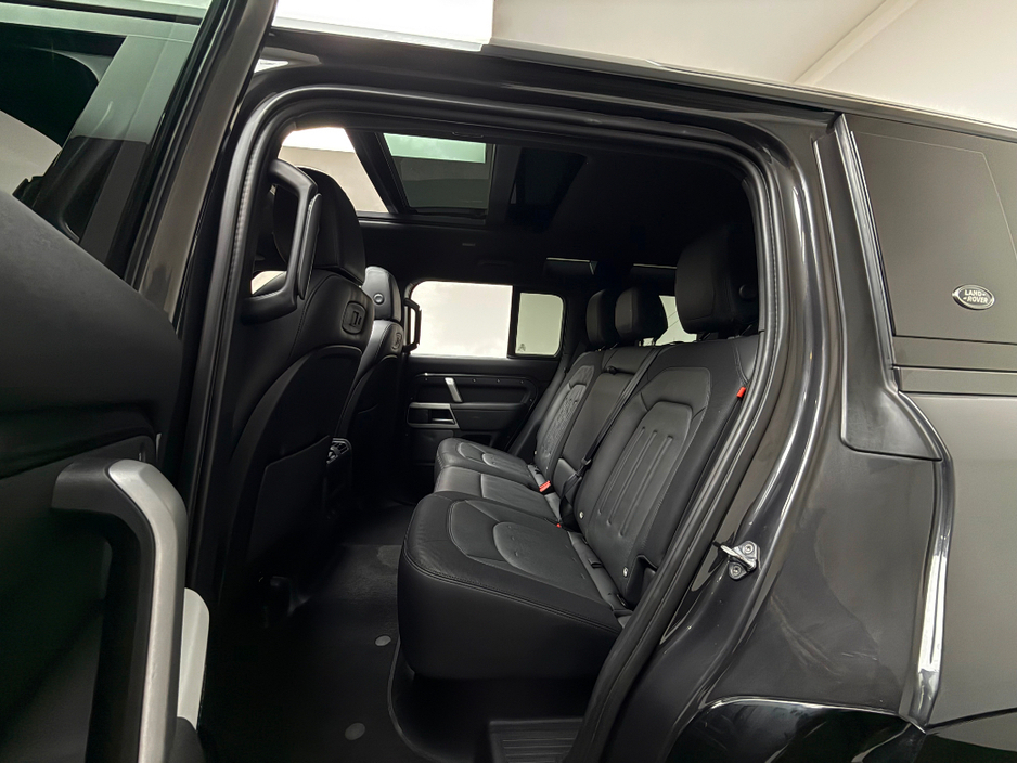 2022 Land Rover Defender - image 15