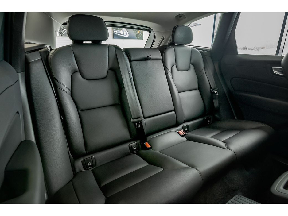 2023 Volvo XC60 - image 27