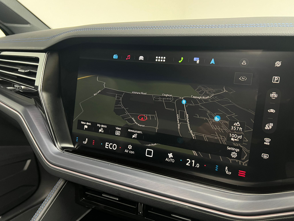 2025 Volkswagen Touareg - image 26