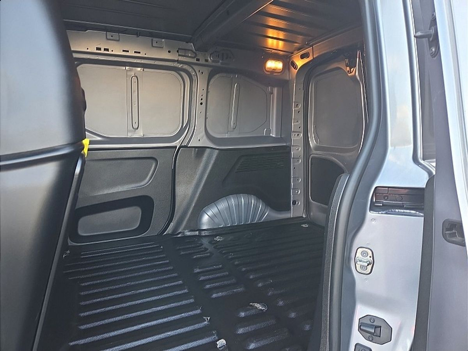 2024 Peugeot Partner - image 8