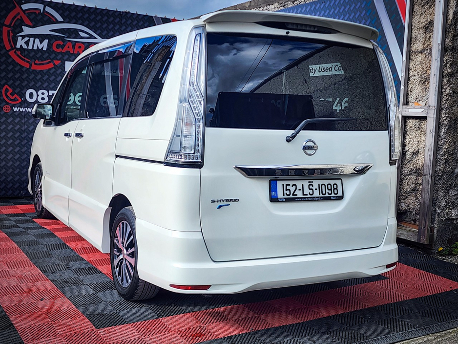 2015 Nissan Serena - image 5