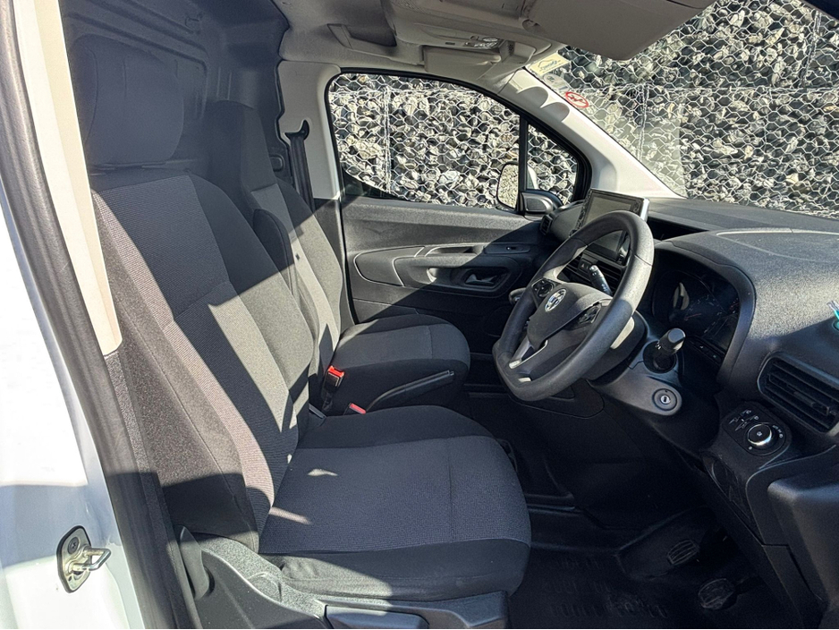 2022 Vauxhall Combo - image 14