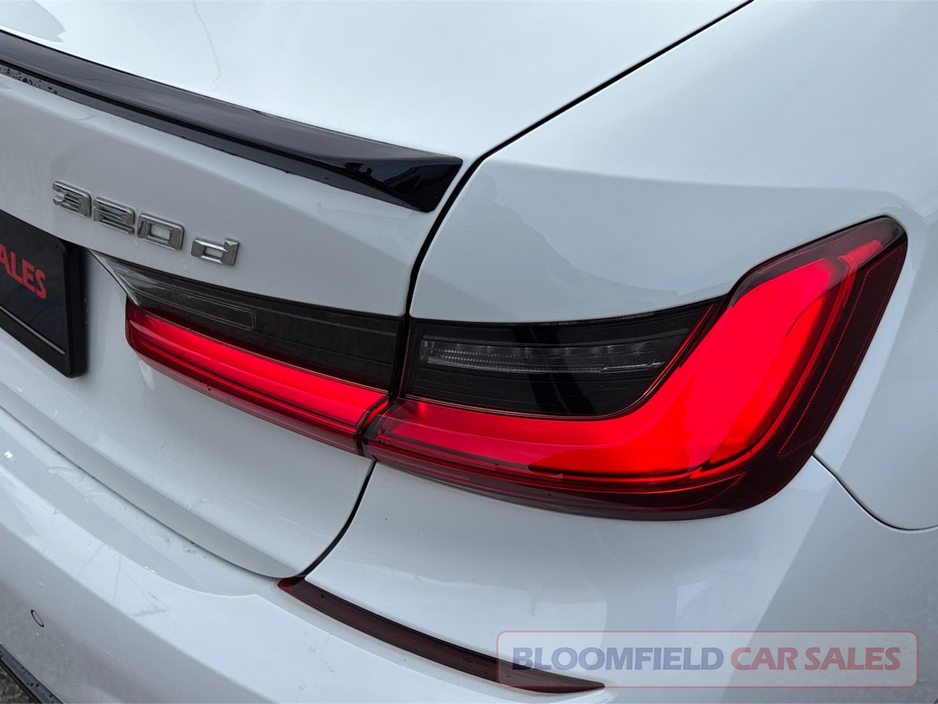 2019 BMW 3 Series - image 16