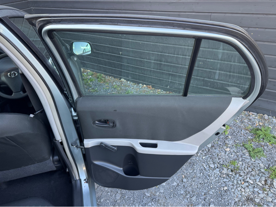 2007 Toyota Yaris - image 17