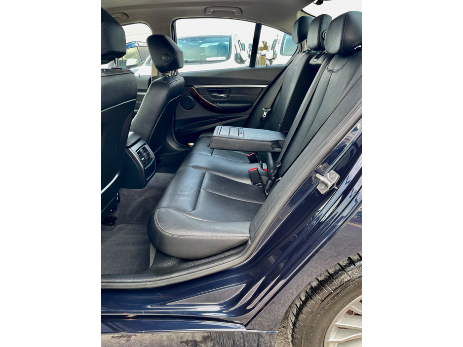 2017 BMW 3 Series - image 20