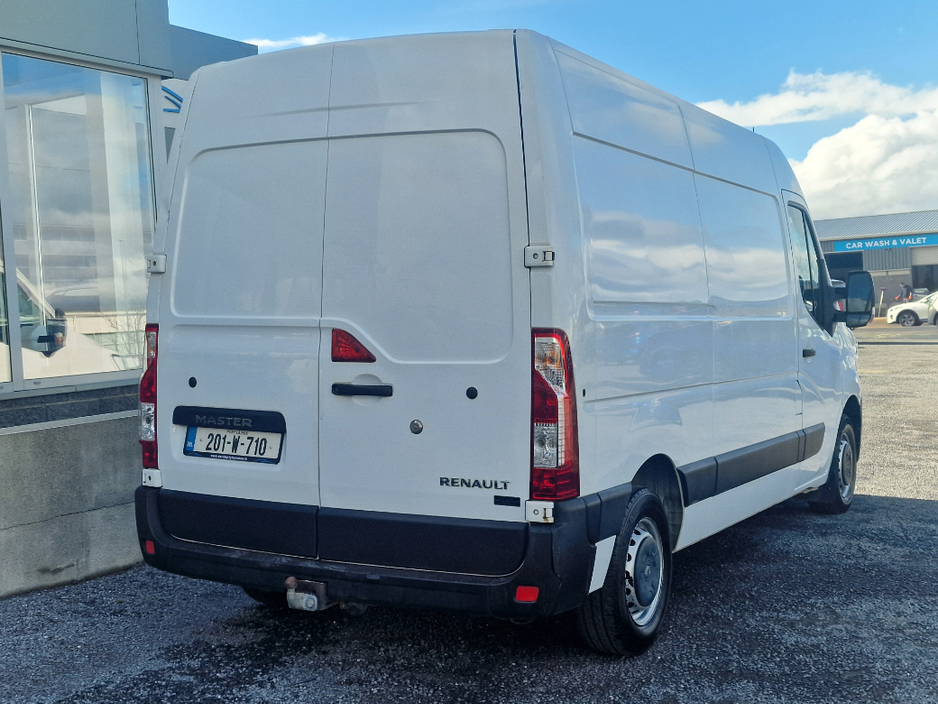2020 Renault Master - image 3