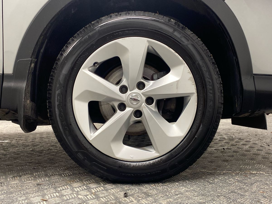 2020 Nissan Qashqai - image 5