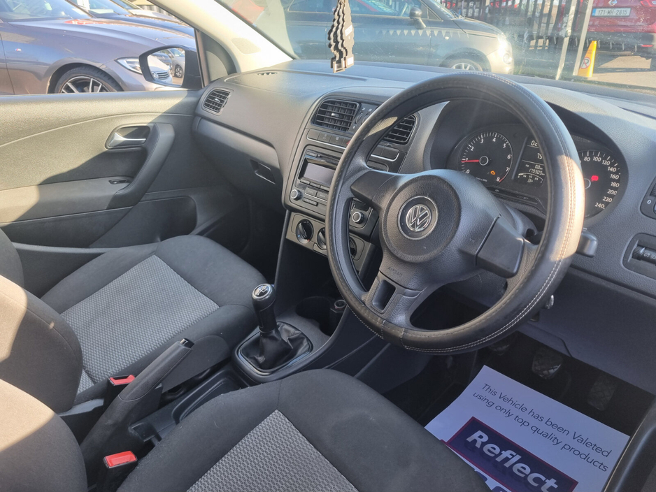 2012 Volkswagen Polo - image 6
