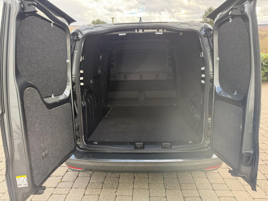 2023 Volkswagen Caddy - image 18