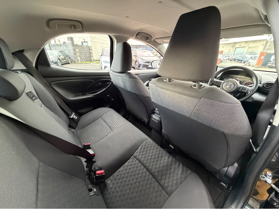 2023 Toyota Yaris 1.5 HYBRID..REAR CAMERA..APPLE CARPLAY €16,900