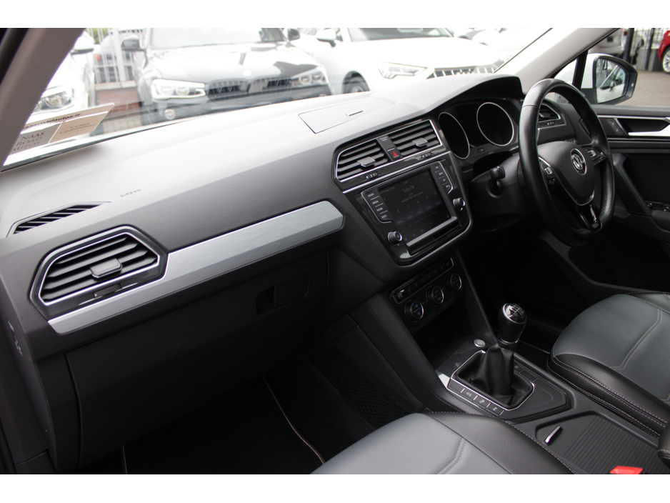 2017 Volkswagen Tiguan - image 22