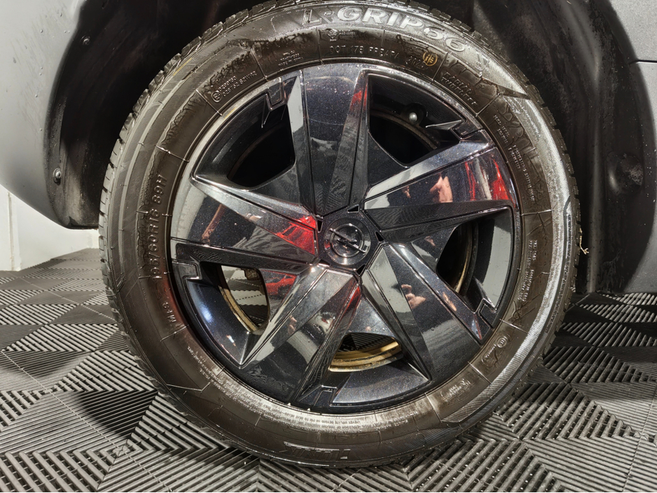 2022 Opel Crossland X - image 13