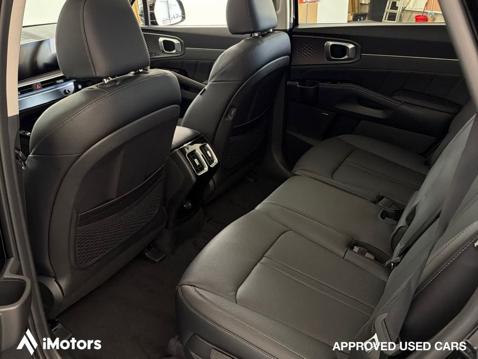 2025 Kia Sorento - image 13