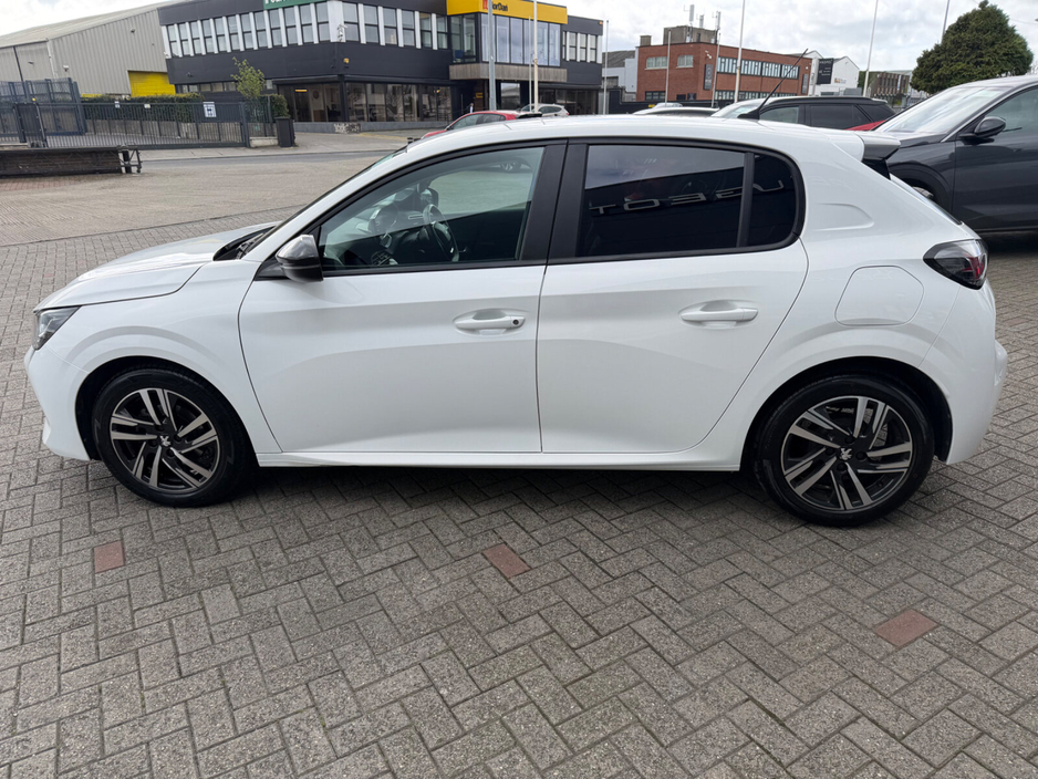 2023 Peugeot 208 - image 7