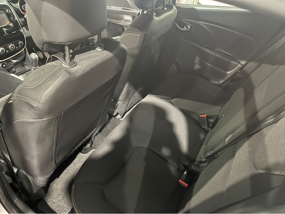 2016 Renault Clio - image 14