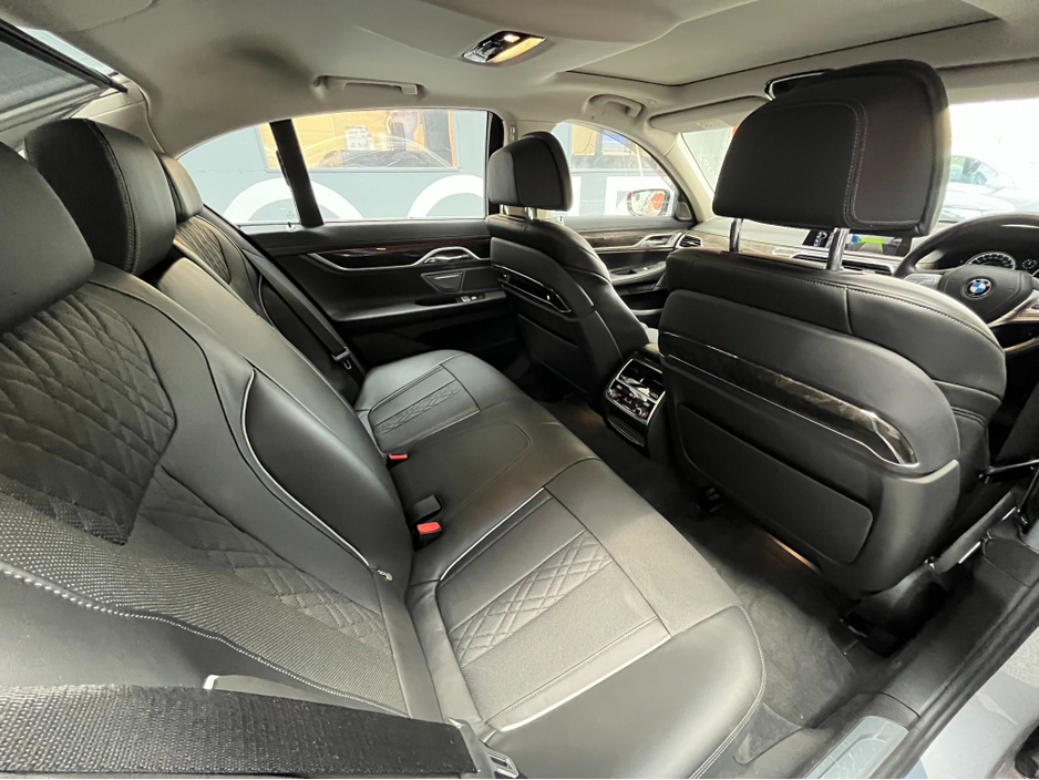 2017 BMW 7 Series - image 14