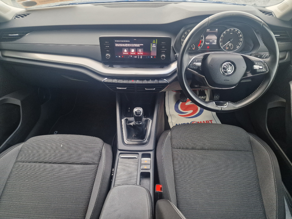 2022 Skoda Octavia - image 6
