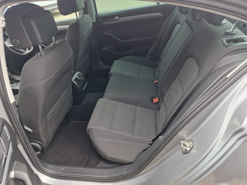 2022 Volkswagen Passat - image 14