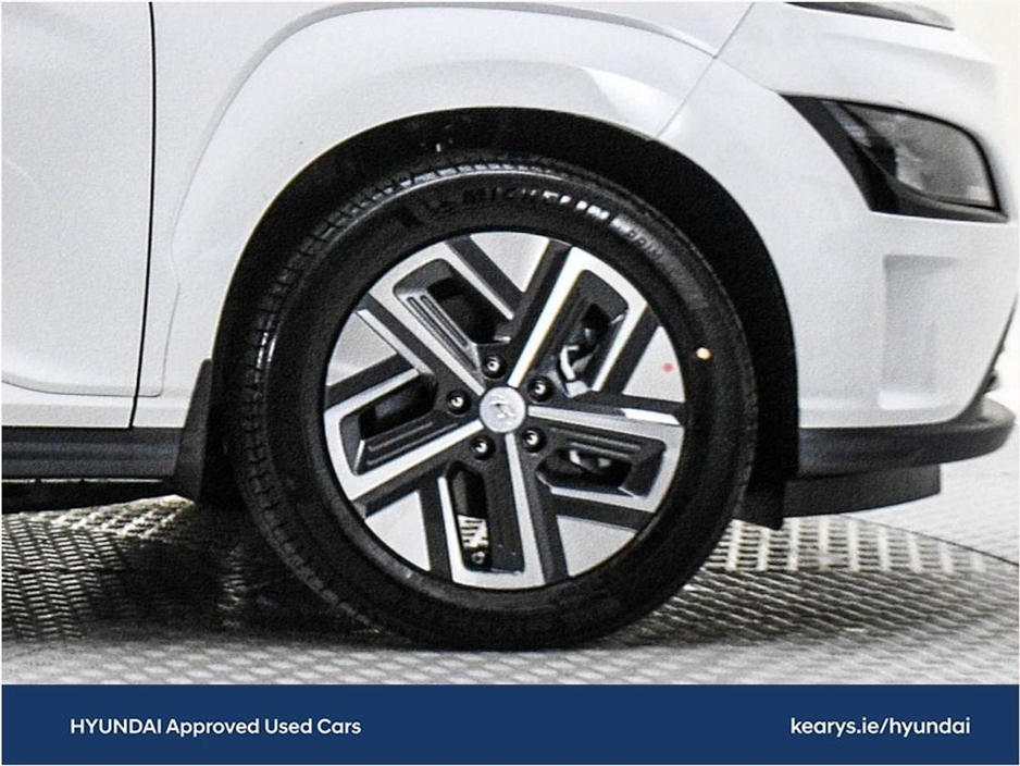 2023 Hyundai Kona - image 8