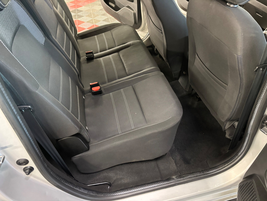 2022 Dacia Jogger - image 14