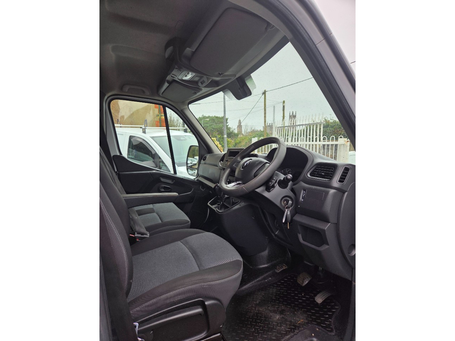 2020 Renault Master - image 6