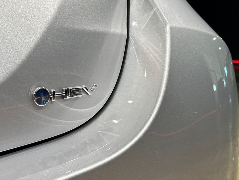 2024 Toyota Yaris - image 11