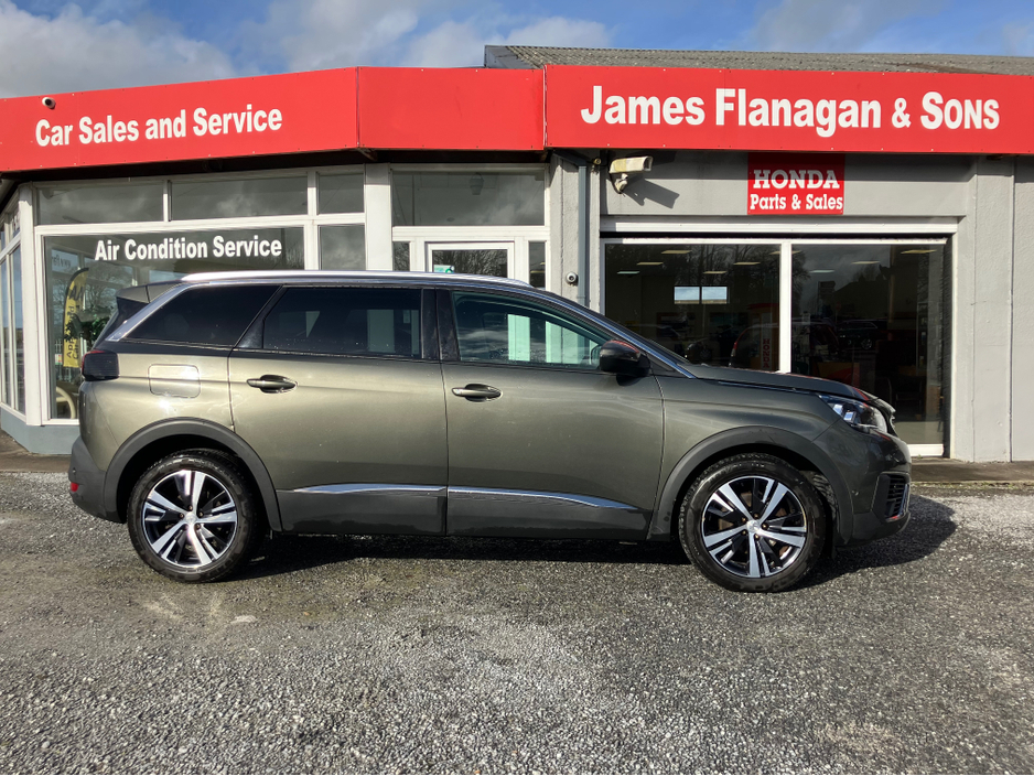 2019 Peugeot 5008 - image 4