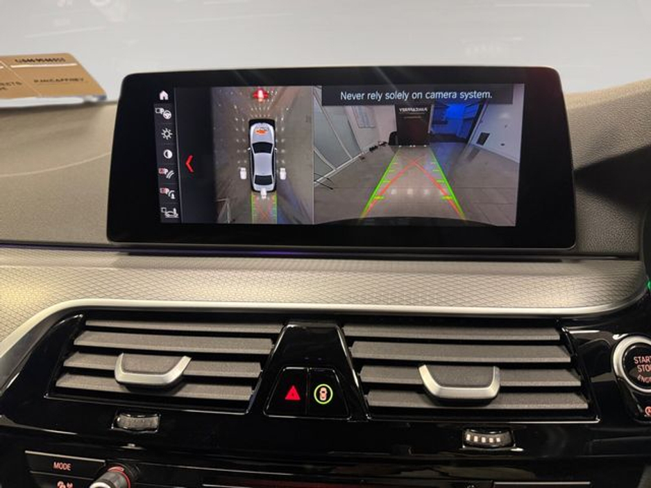 2020 BMW 5 Series - image 14