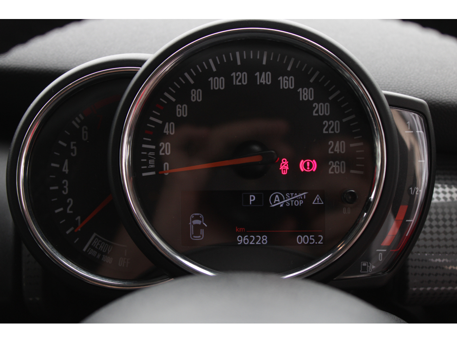 2018 MINI Cooper - image 12