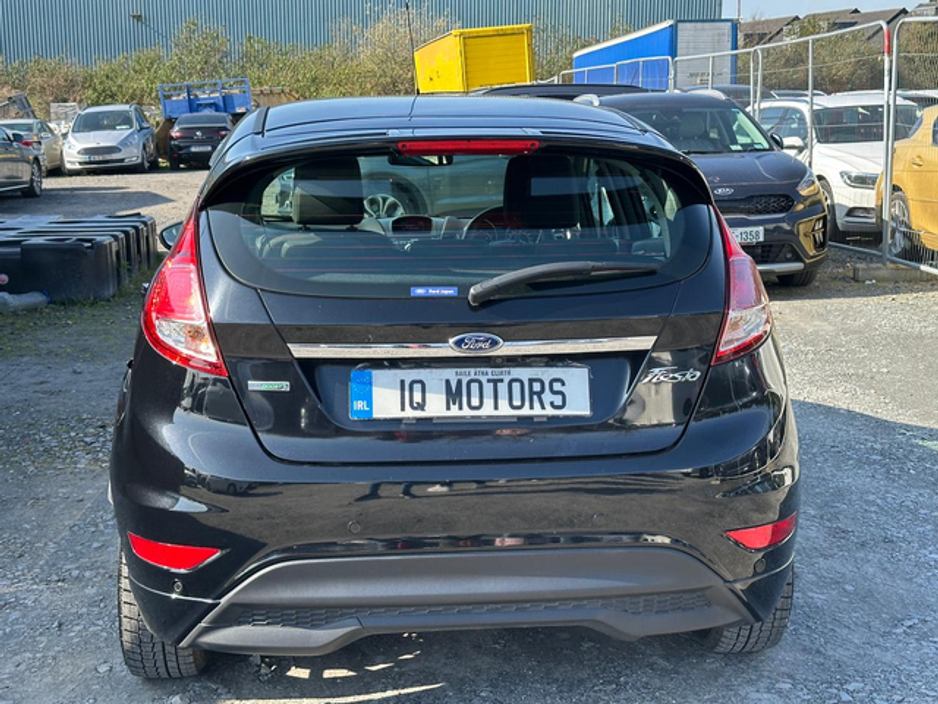 2016 Ford Fiesta - image 12