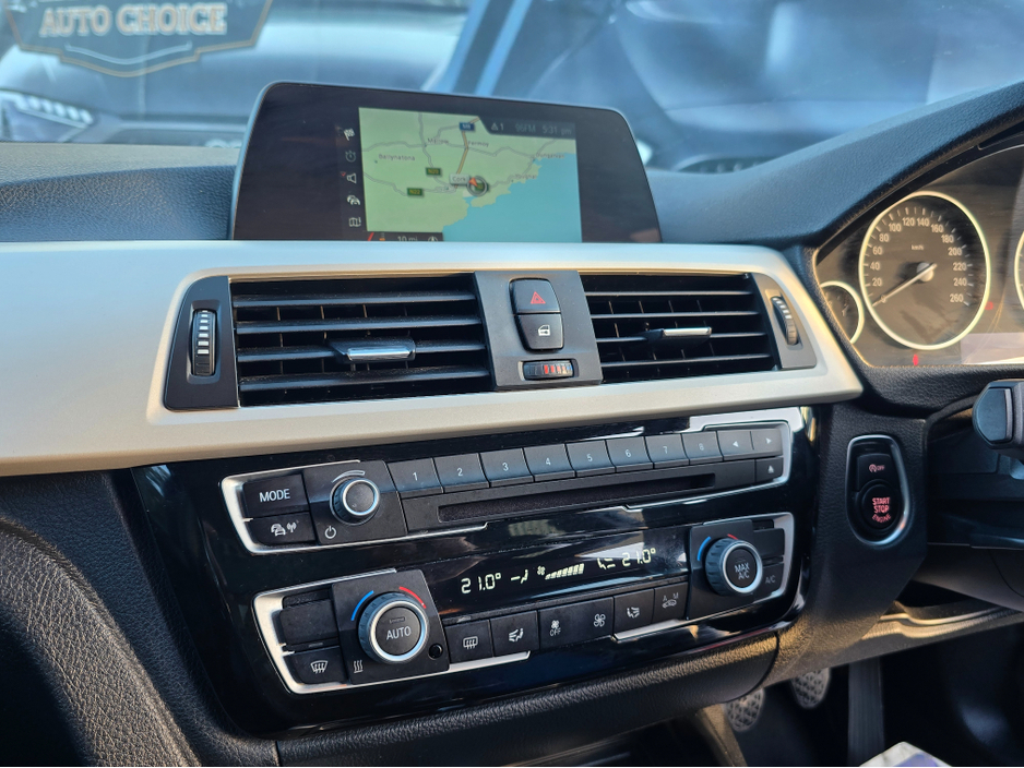 2018 BMW 3 Series - image 12