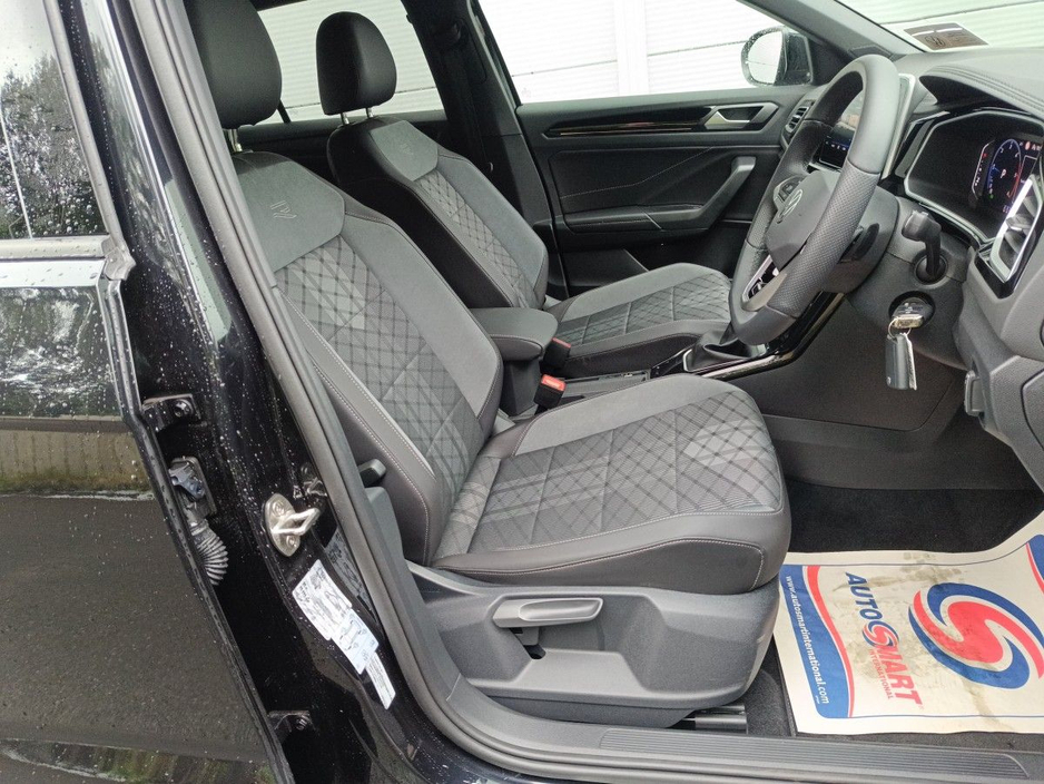 2025 Volkswagen T-Roc - image 11