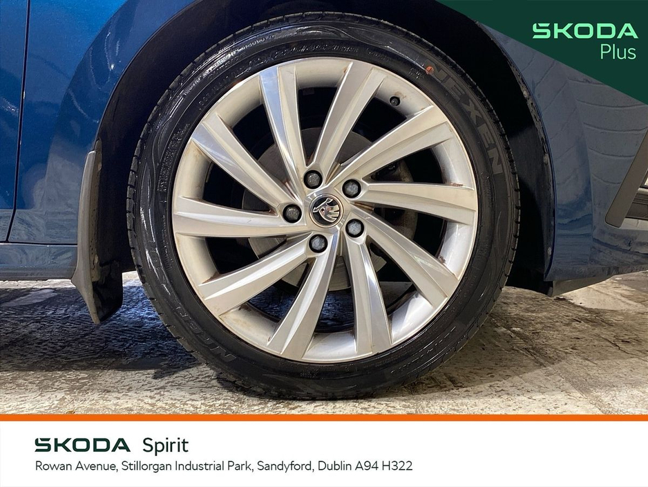 2023 Skoda Octavia - image 8