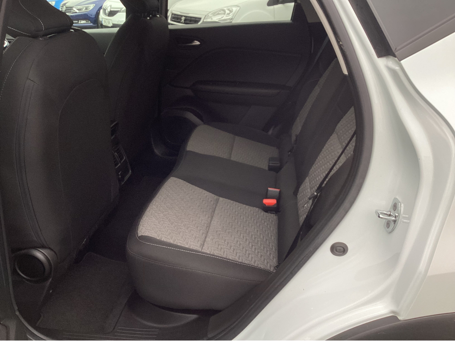 2022 Renault Captur - image 16