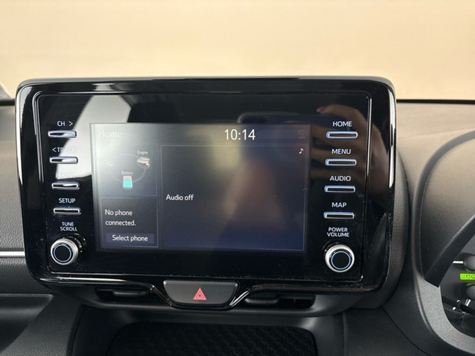 2024 Toyota Yaris - image 12